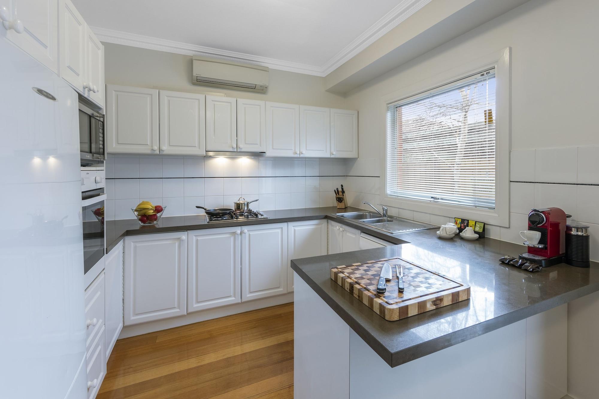Kimberley Gardens Hotel, Serviced Apartments And Serviced Villas Мельбурн Экстерьер фото
