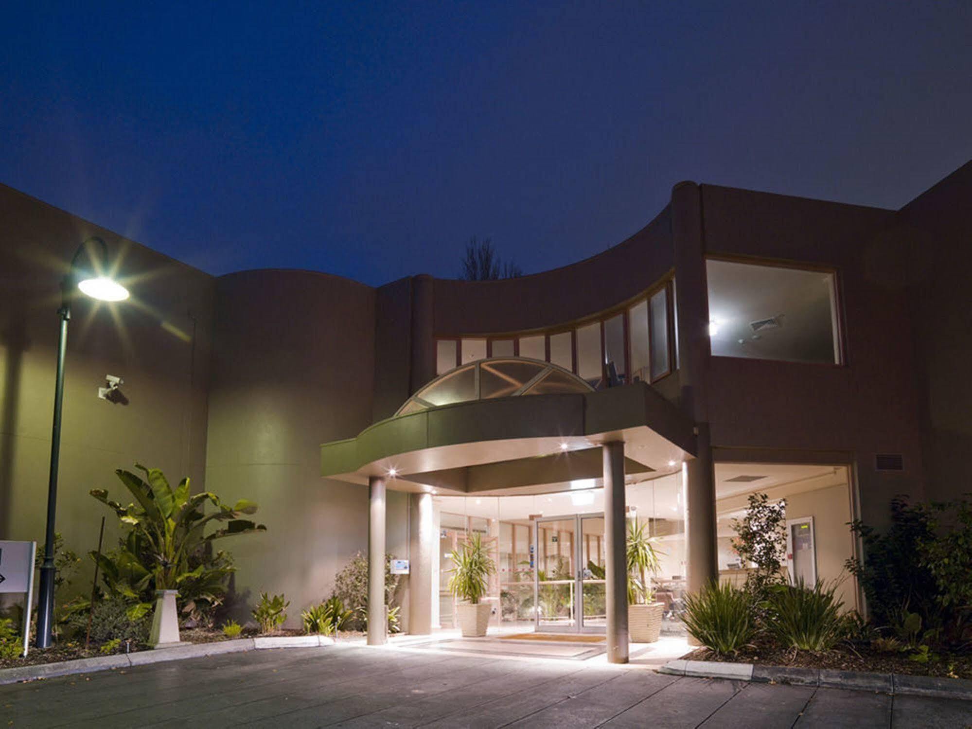 Kimberley Gardens Hotel, Serviced Apartments And Serviced Villas Мельбурн Экстерьер фото