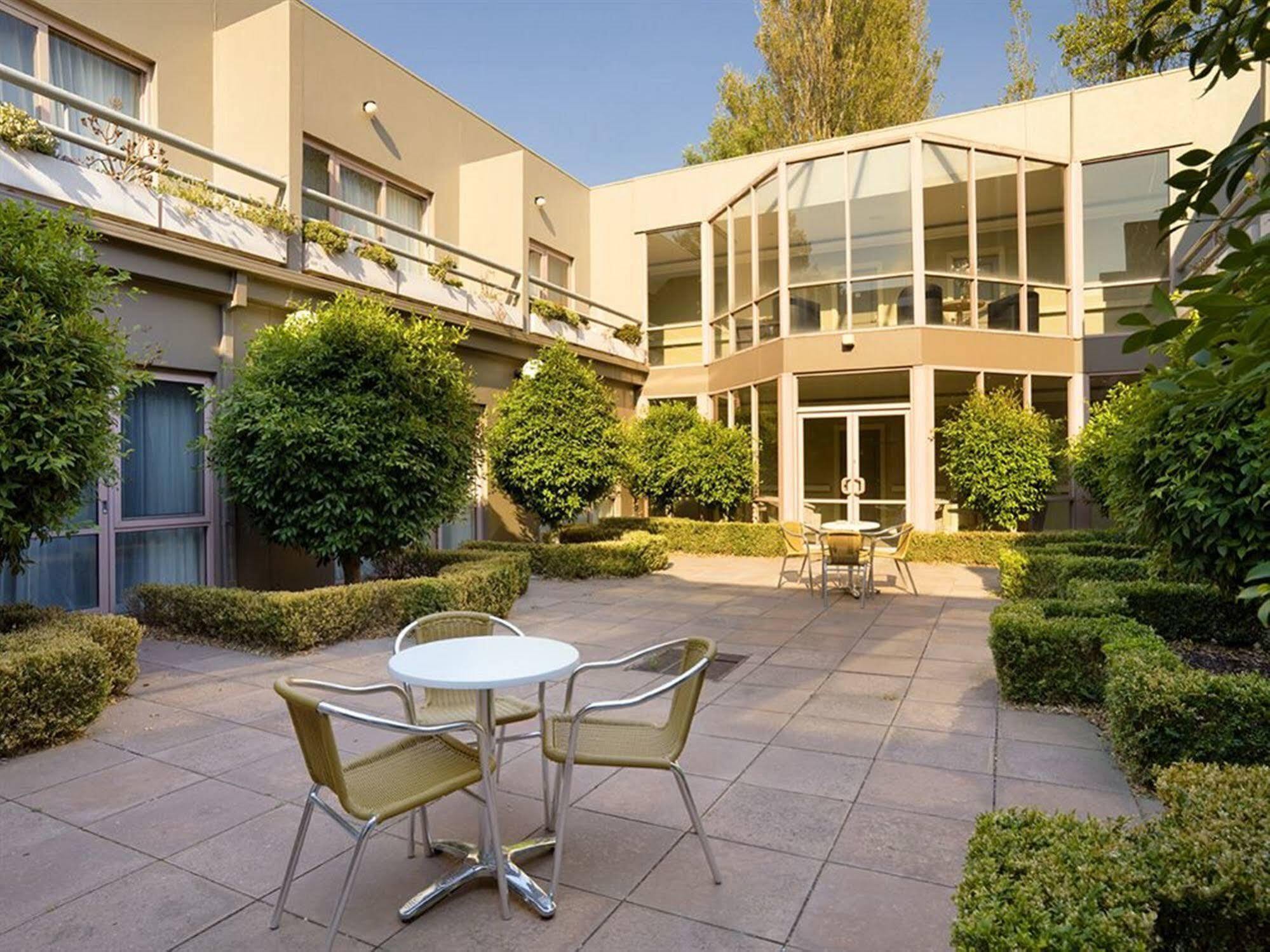 Kimberley Gardens Hotel, Serviced Apartments And Serviced Villas Мельбурн Экстерьер фото